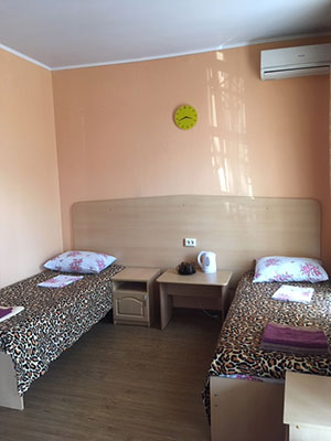 Отдых на Азовском море — 4-х местные двухкомнатные номера-Спальня фото